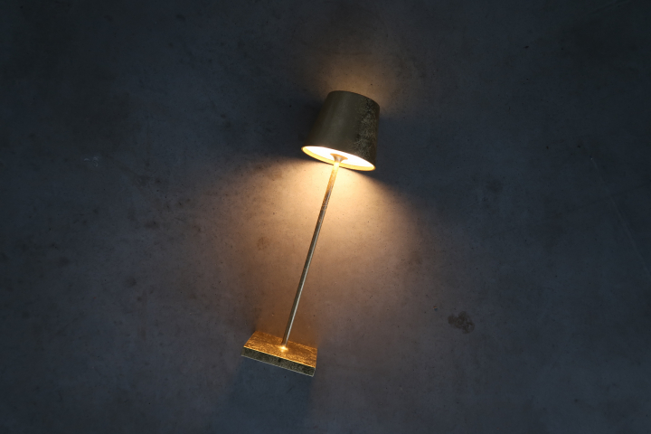 LED TABLE LAMP GOLD in the group See all at Amet & Partners AB (ART214)