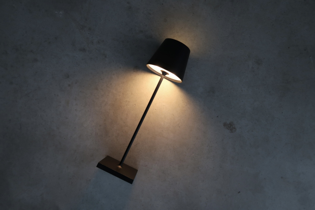 LED TABLE LAMP BLACK