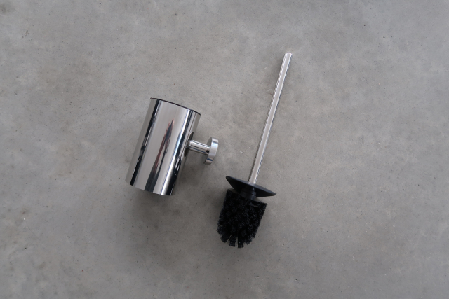 WALL MOUNTED TOILET BRUSH - POLISHED