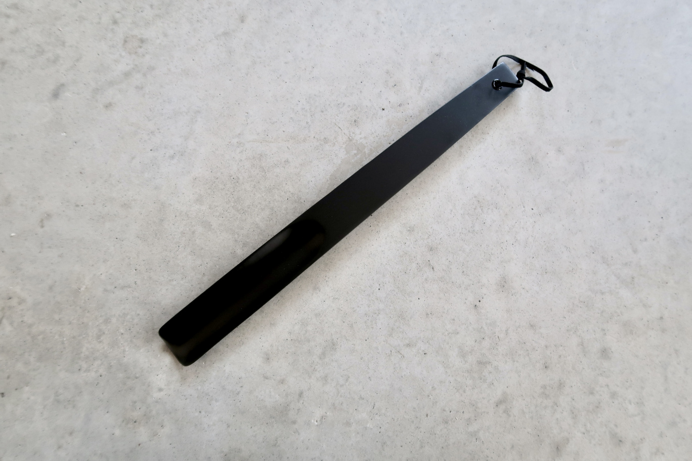 SHOE HORN BLACK WOODEN 